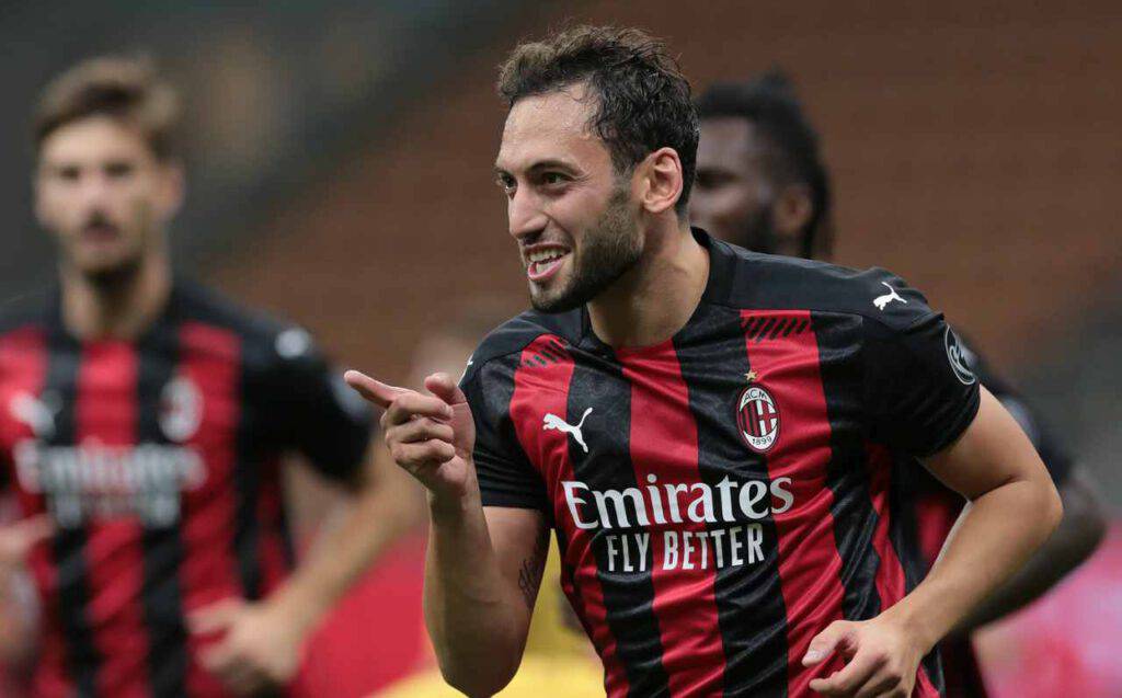 Hakan Calhanoglu pronto a rinnovare con il Milan (Getty Images)