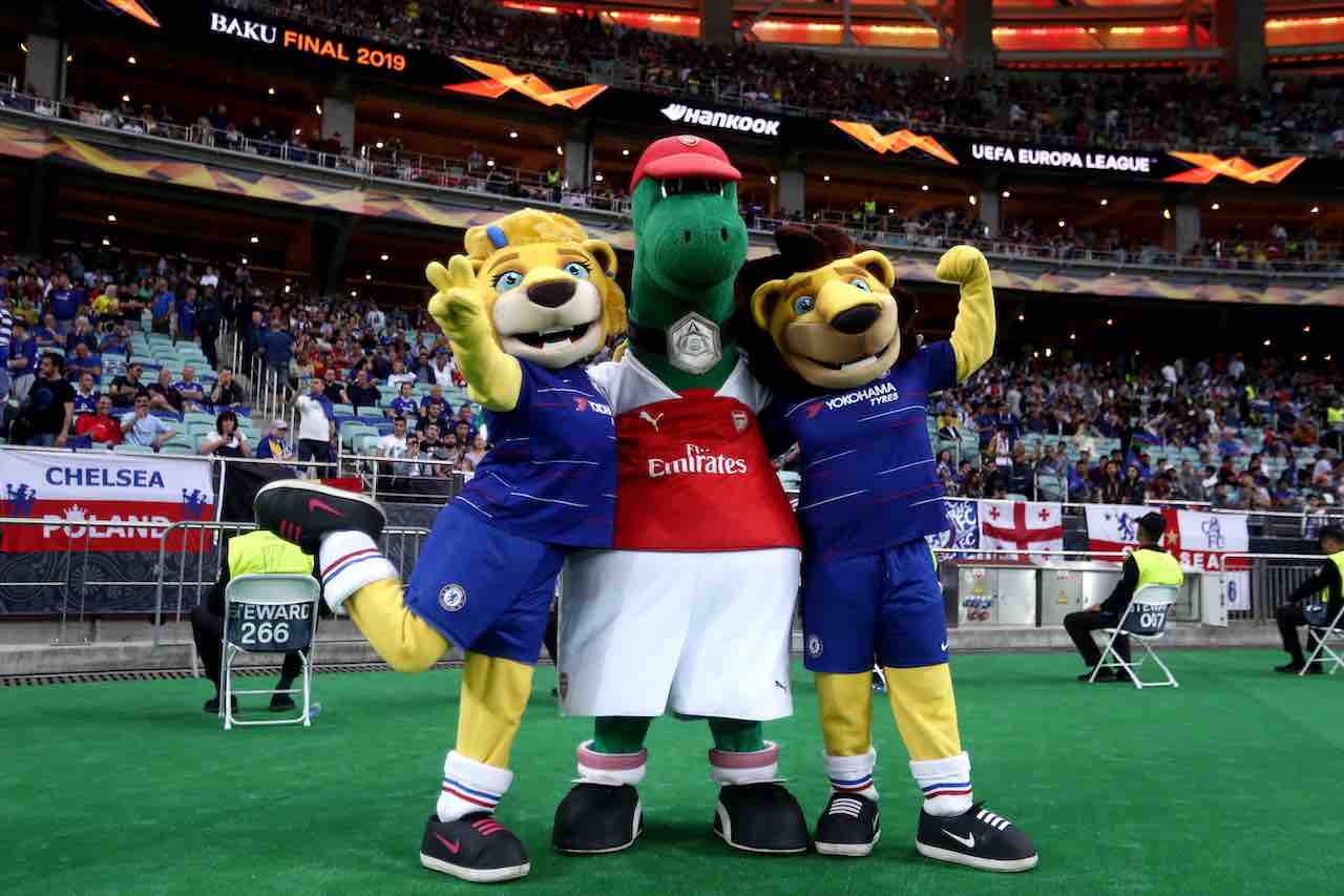 Ozil salva il posto di lavoro alla mascotte dell'Arsenal (Getty Images)