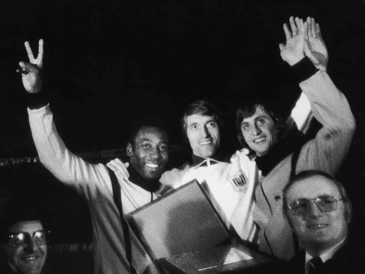 Pelé insieme a Cruijff e Van Himst