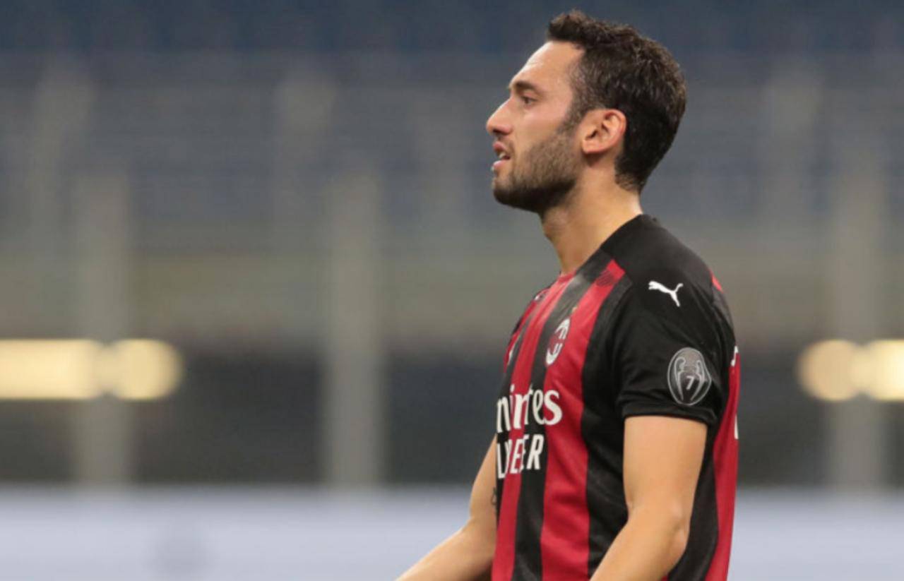 Calhanoglu, si complica rinnovo col Milan (Getty Images)