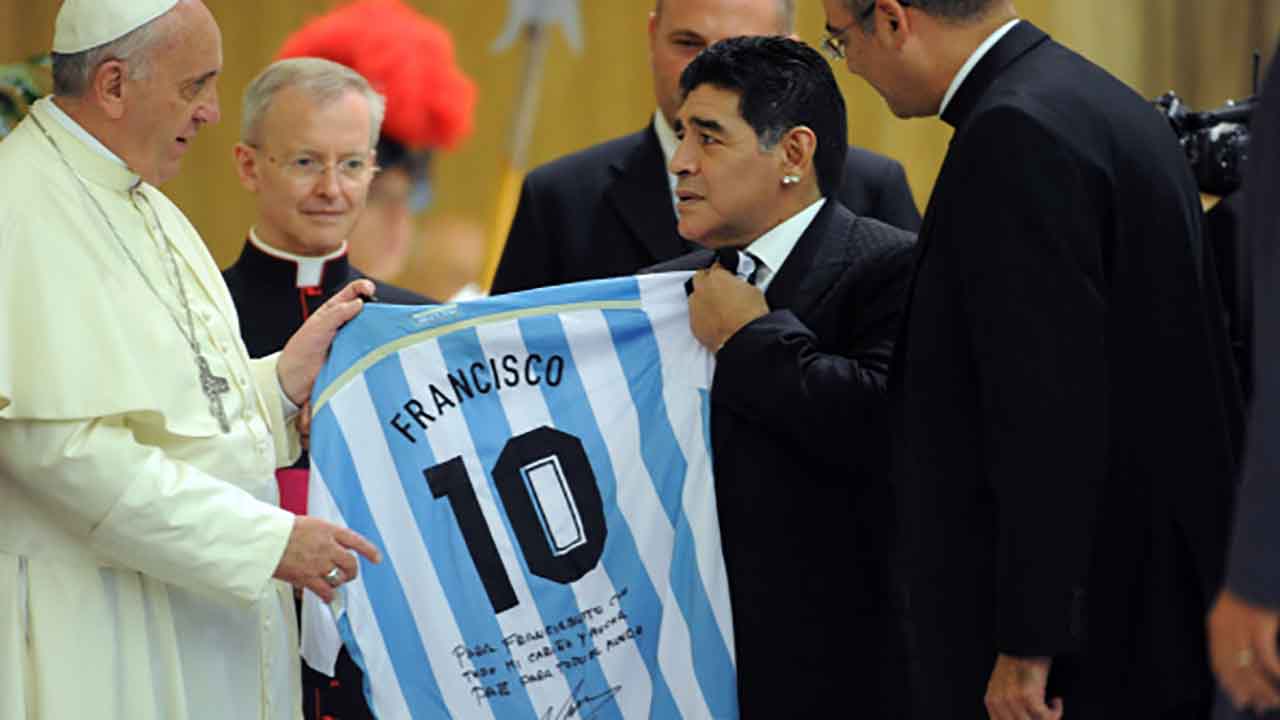 Maradona e il Papa