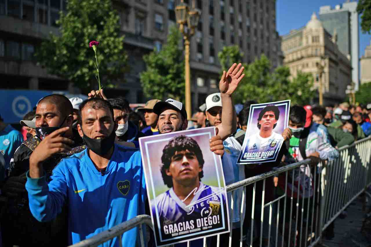 Maradona, corteo funebre oceanico per il Pibe de Oro (Getty Images)