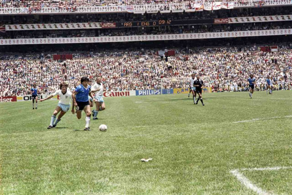 Maradona, gol del secolo contro l'Inghilterra (Getty Images)