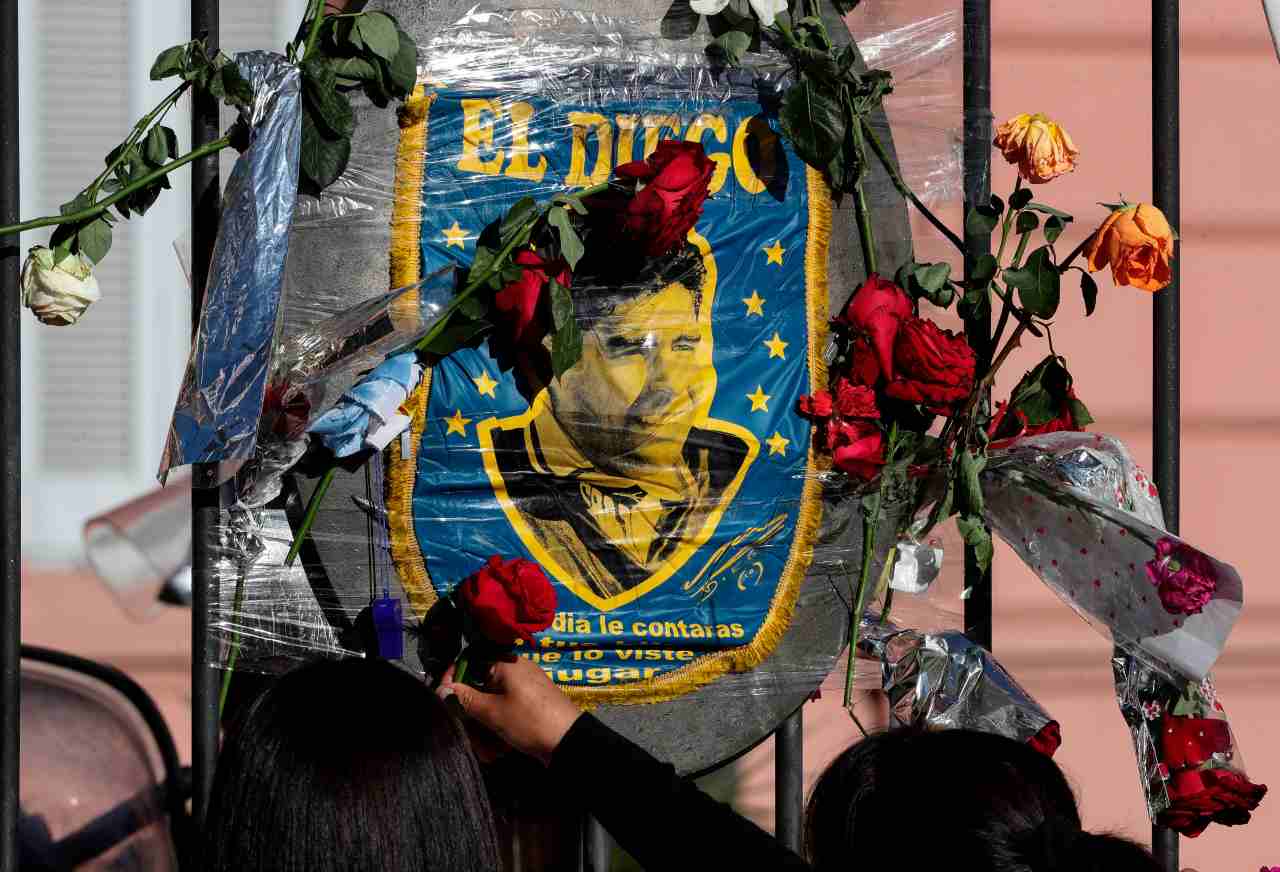 Tevez, l'omaggio dell'Apache al funerale dell'amico Maradona