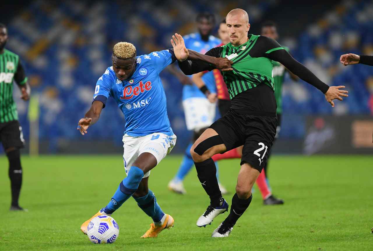 Moviola Napoli-Sassuolo: trattenuta su Osimhen senza rigore, foto e analisi