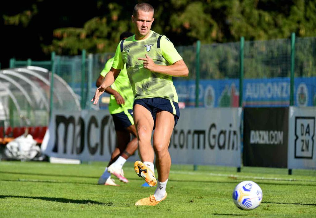 Vavro vicino al Genoa (Getty Images)