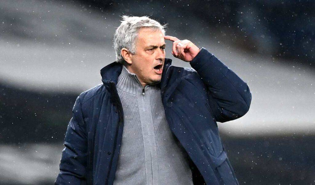 Le reazioni social dei tifosi contro Mourinho (Getty Images)