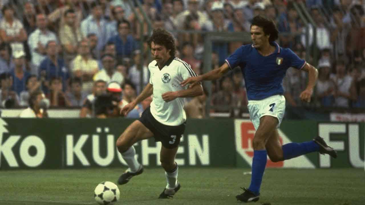 Uno scatto di repertorio di Gaetano Scirea in azzurro (Getty Images)