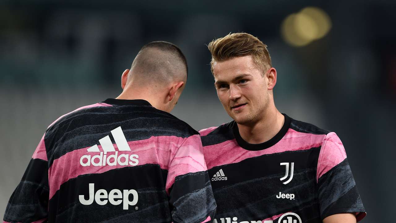 Turchia-Olanda, Demiral contro De Ligt: duello a distanza per il futuro della Juve