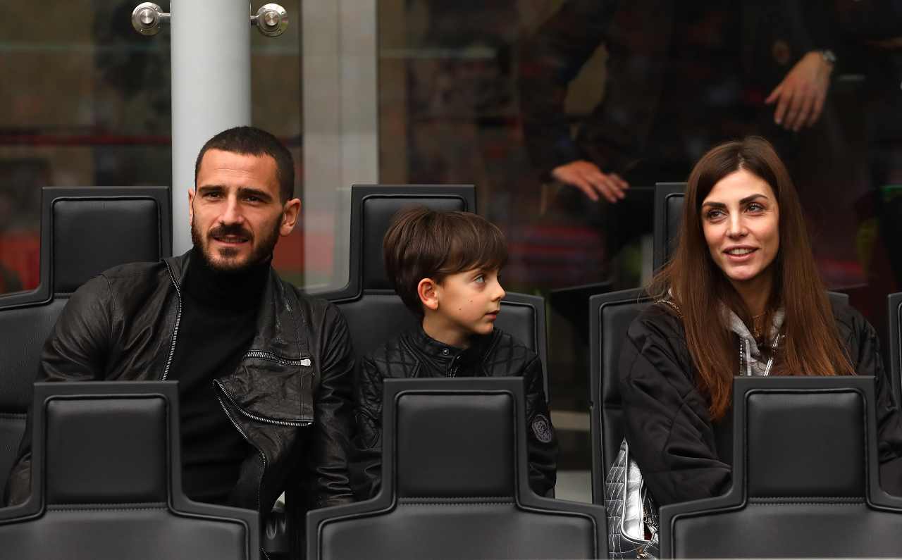 Martina Maccari con Leonardo Bonucci e il figlio (foto Getty)