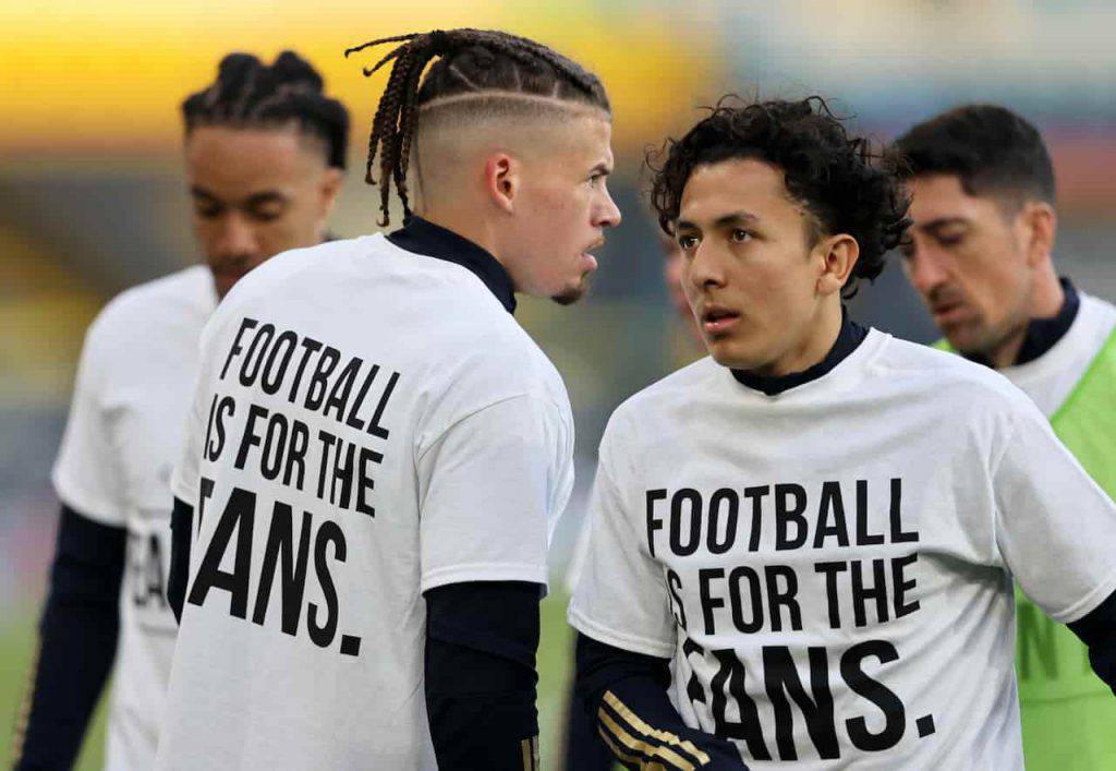 Maglia protesta nel pre-partita Leeds (Getty Images)