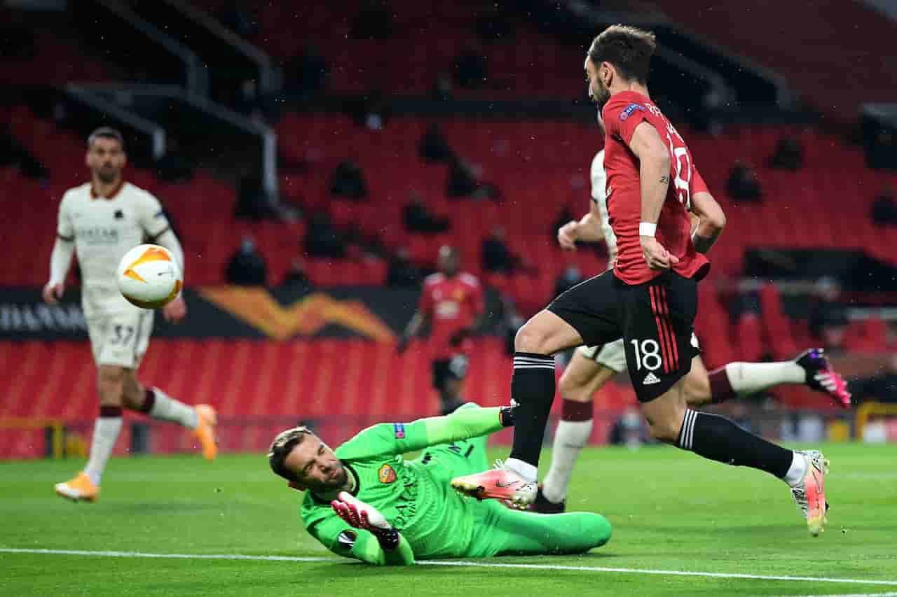 Moviola Manchester United-Roma: braccio di Pogba, l'analisi del rigore