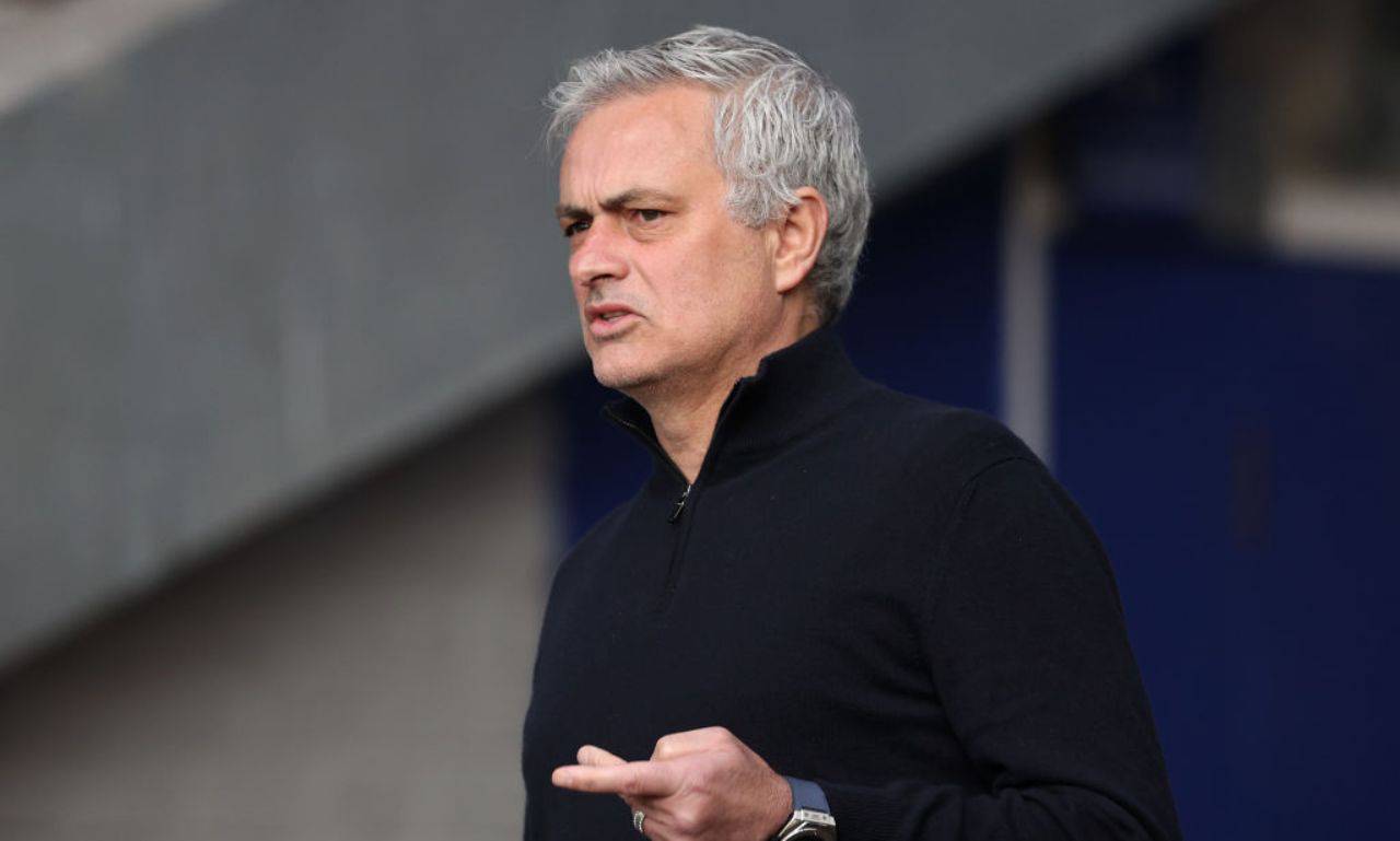 Mourinho esonerato