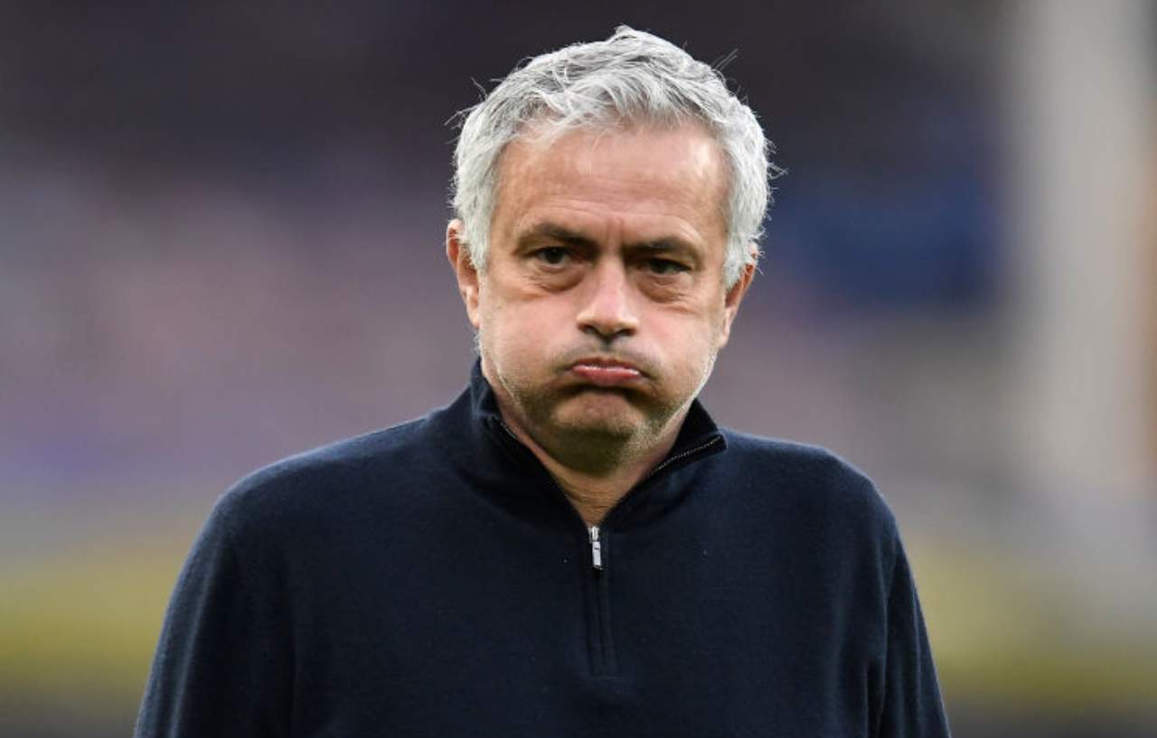 José Mourinho esonerato