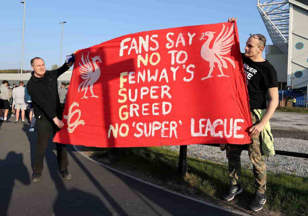 Proteste dei supporter prima di Leeds Liverpool (Getty Images)