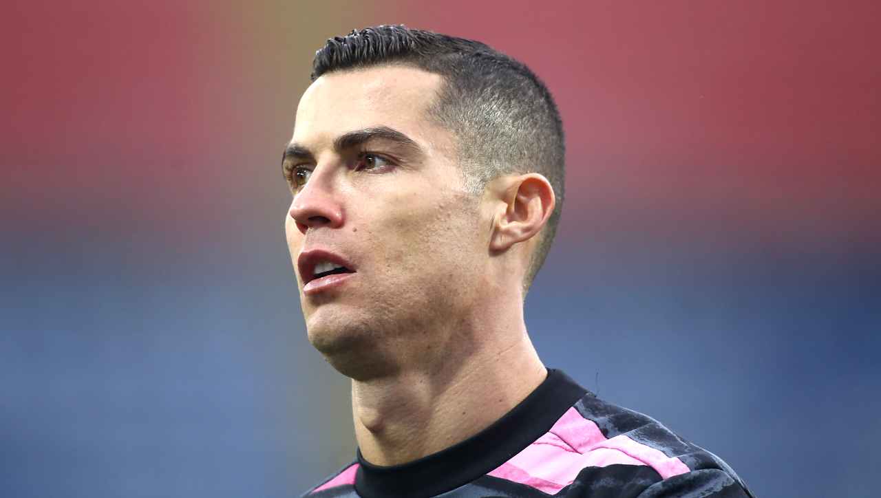Juventus-Parma, incubo Cristiano Ronaldo in barriera: tifosi scatenati sui social