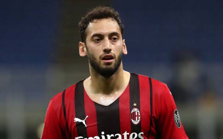 Calhanoglu centrocampista Milan