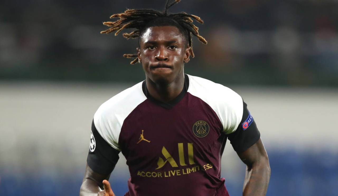 Moise Kean aiuto senzatetto