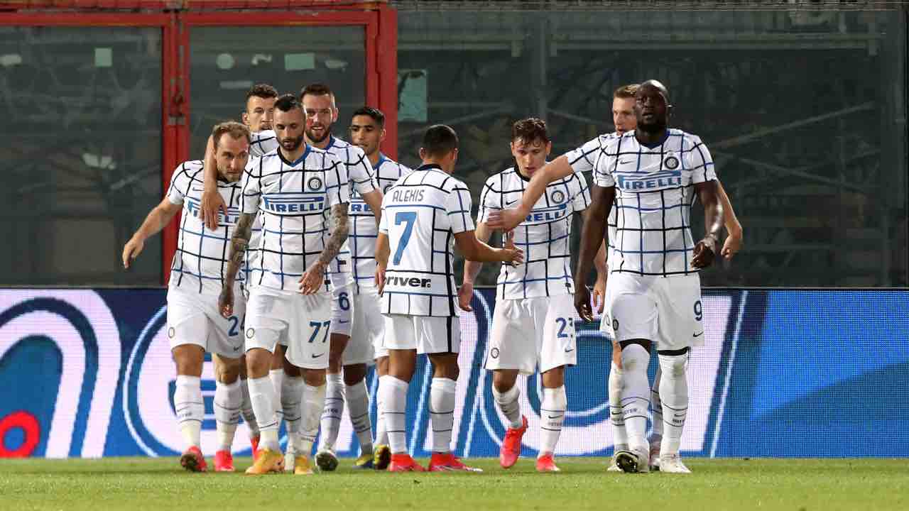 Inter, giocatori che festeggiano 