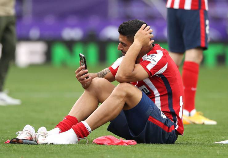 Luis Suarez festeggia il titolo all'Atletico Madrid