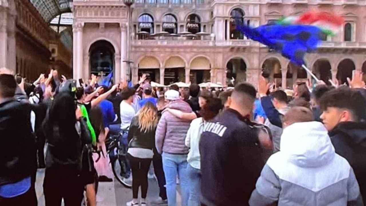 Scudetto Inter, 30 mila in piazza per la festa: polemiche sugli assembramenti