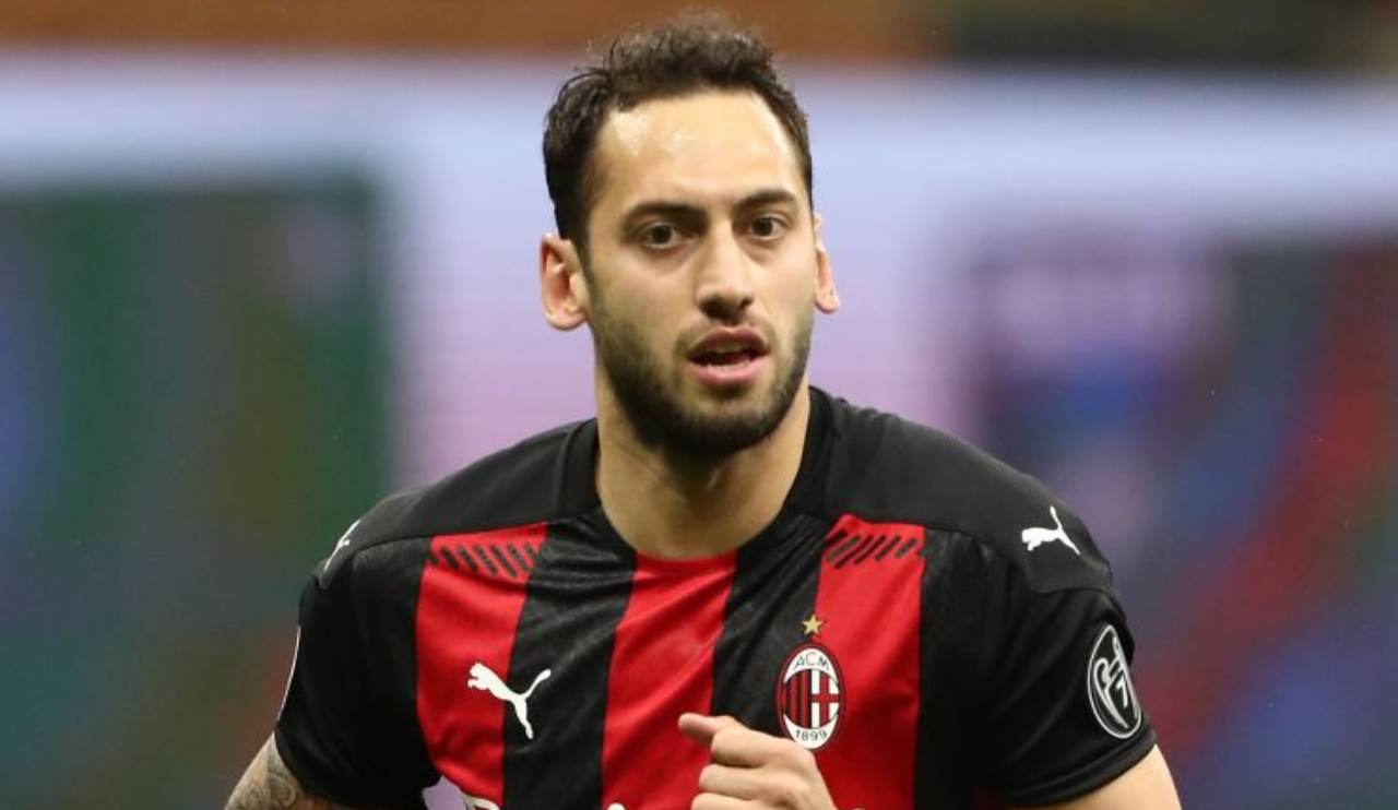 Calhanoglu centrocampista