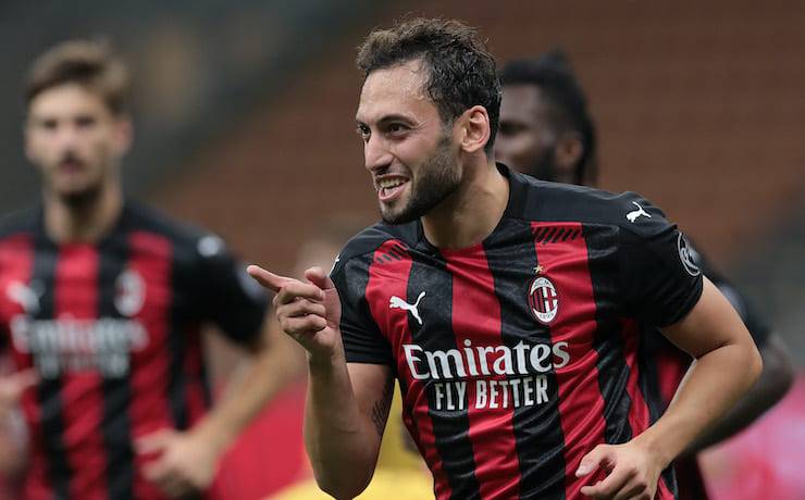 Milan, strada in salita per il rinnovo di Calhanoglu (Getty Images)