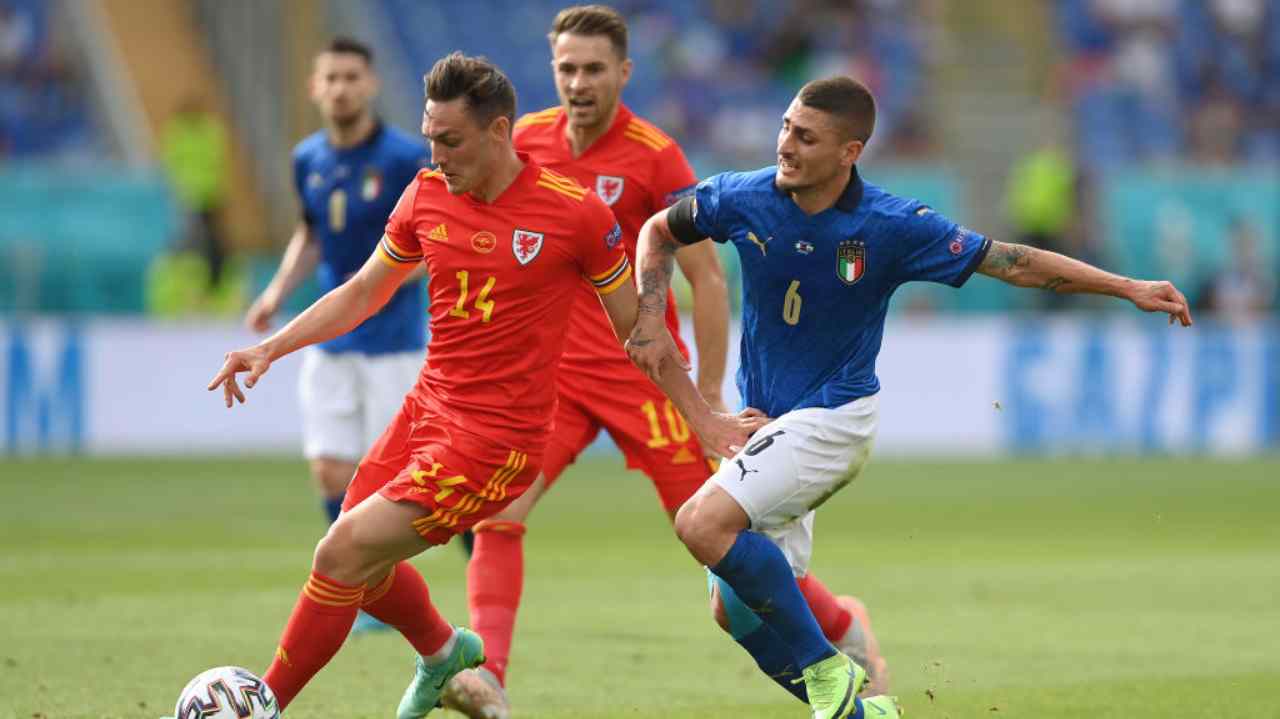 EURO 2020 Italia-Galles, il gesto anti-razzista divide gli azzurri: le reazioni social