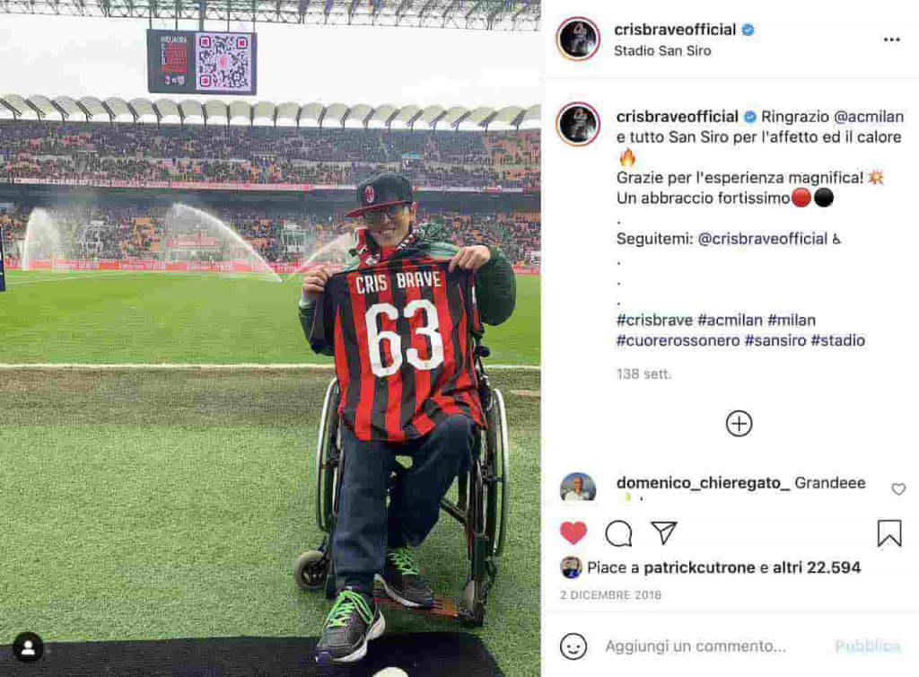 Il rapper allo stadio con la maglia del Milan (Instagram)