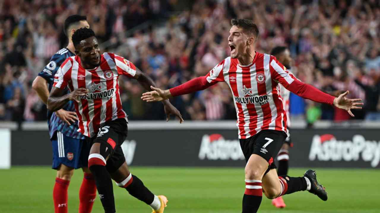 Premier League, Sergi Canos fa sognare il Brentford: gol nella storia