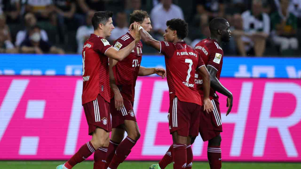 Bundesliga, Lewandowski salva il Bayern Monaco: pari al debutto contro il Gladbach