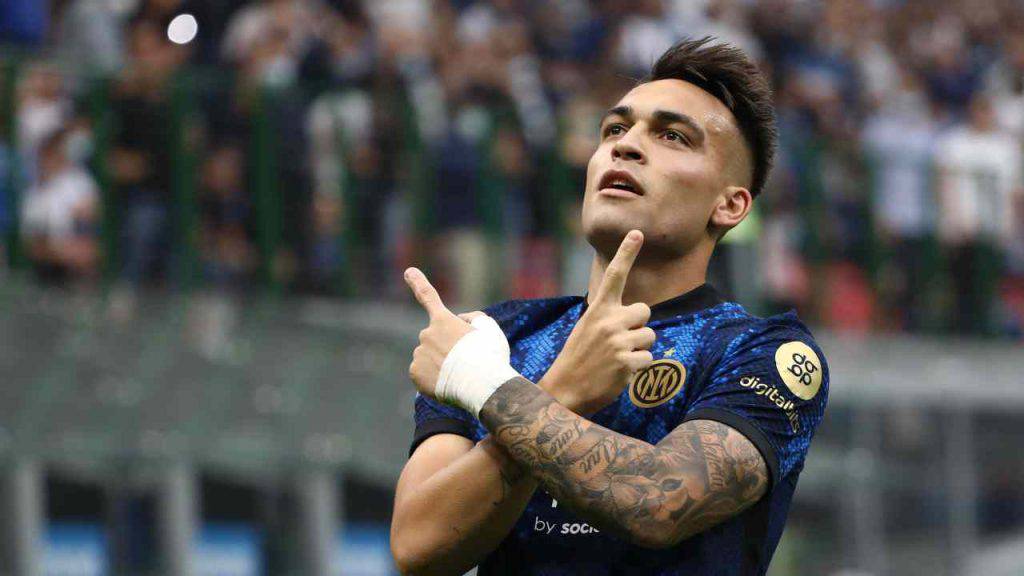 Lautaro Martinez festeggia il gol