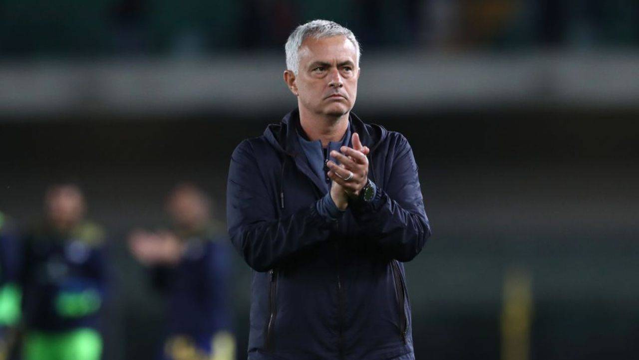 Roma, l'ira di Mourinho contro gli arbitri: l'iniziativa spiazza tutti