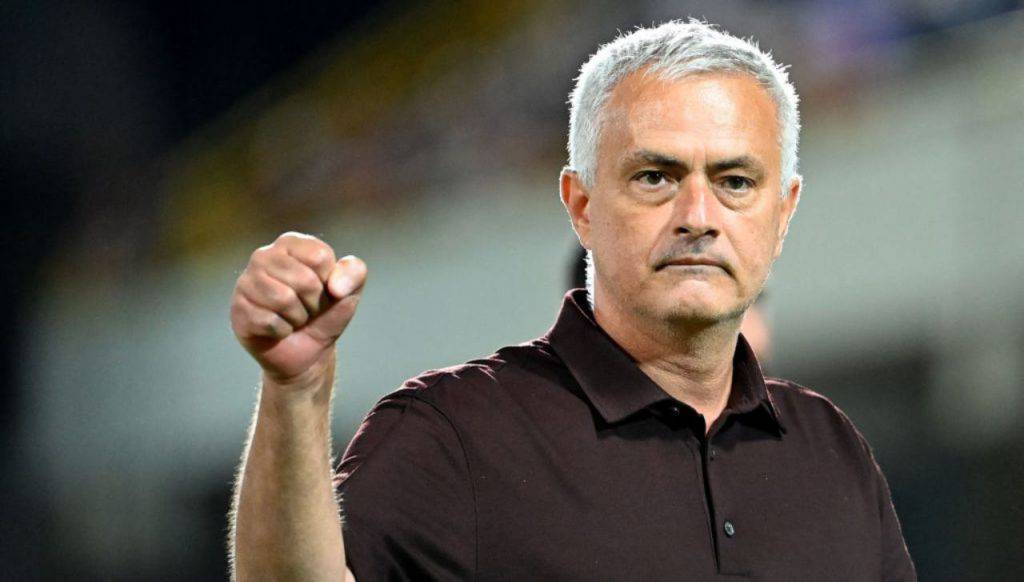 José Mourinho, festeggia mille panchine con i club: numeri, record e trofei