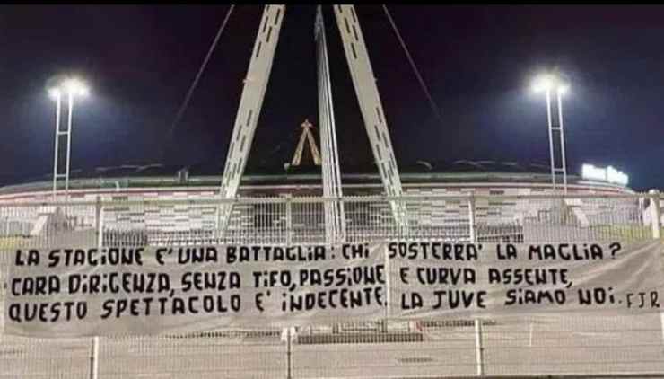 La protesta dei tifosi della Juve