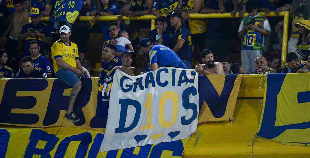 I tifosi del Boca Juniors omaggiano Maradona