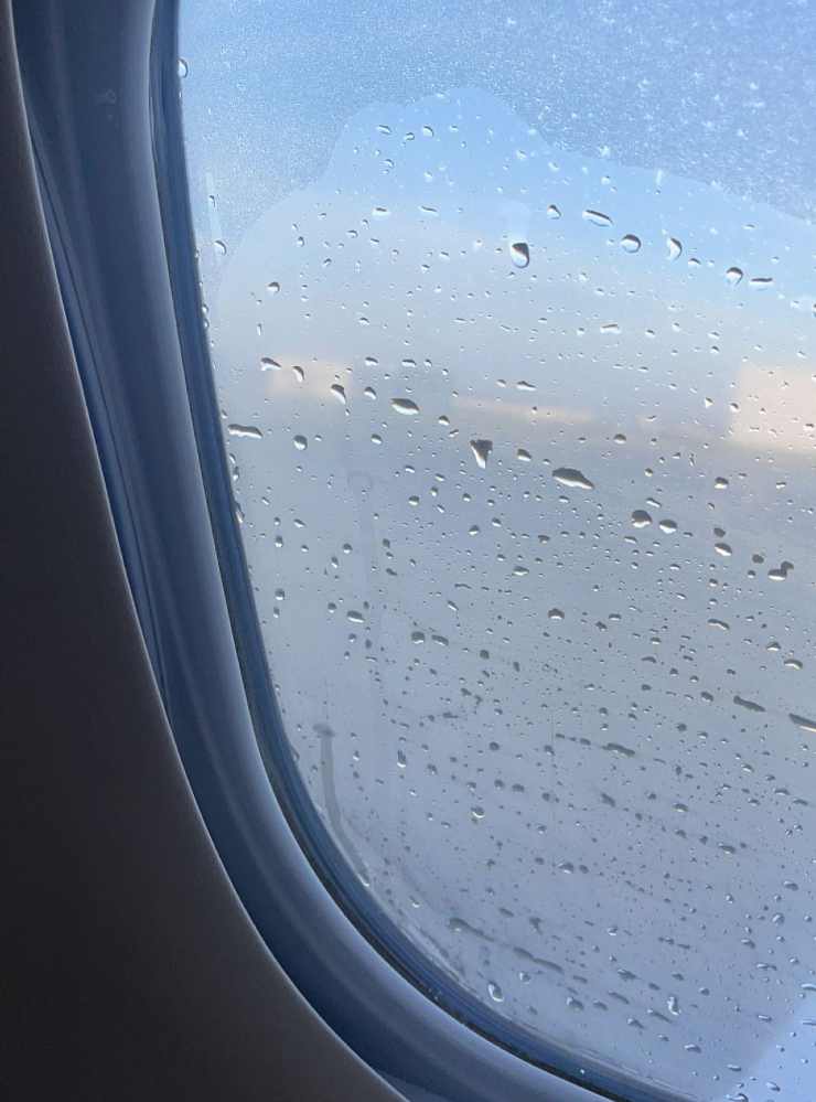 La foto del finestrino dell'aereo preso da Wanda Nara