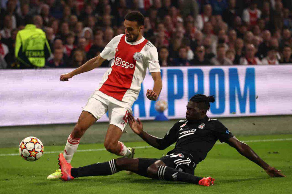 Mazraoui oggetto di mercato (Getty Images)