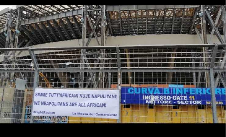 Striscione contro il razzismo