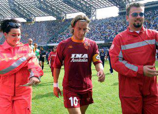 Totti con la maglia della Roma al San Paolo