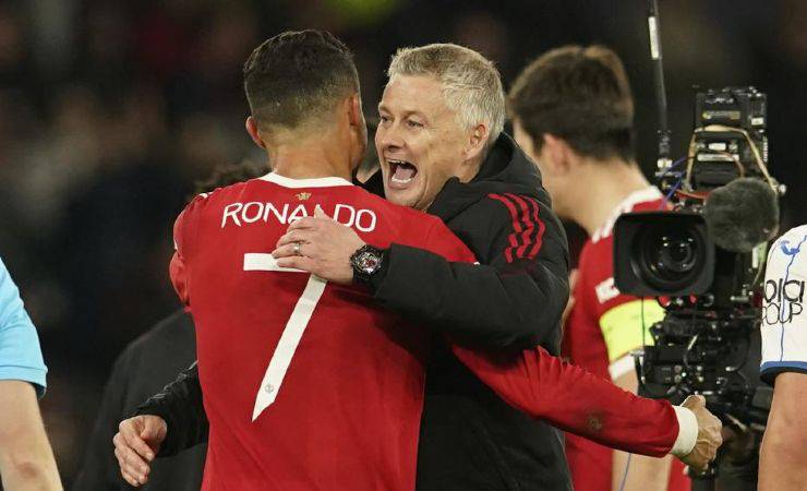 Abbraccio tra Ronaldo e Solskjaer 