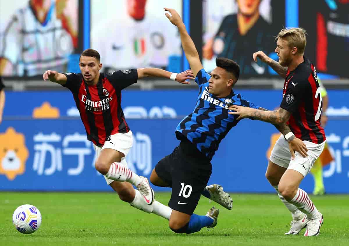 Bennacer e Lautaro Martinez nel derby dello scorso anno