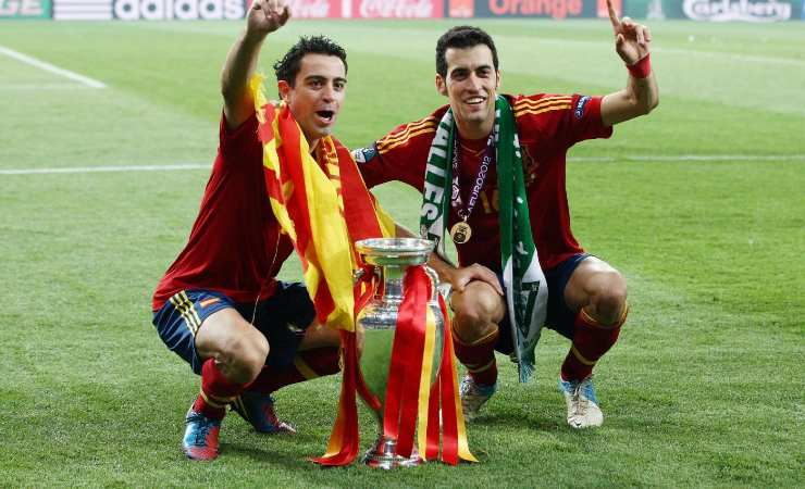 Xavi con la coppa europea