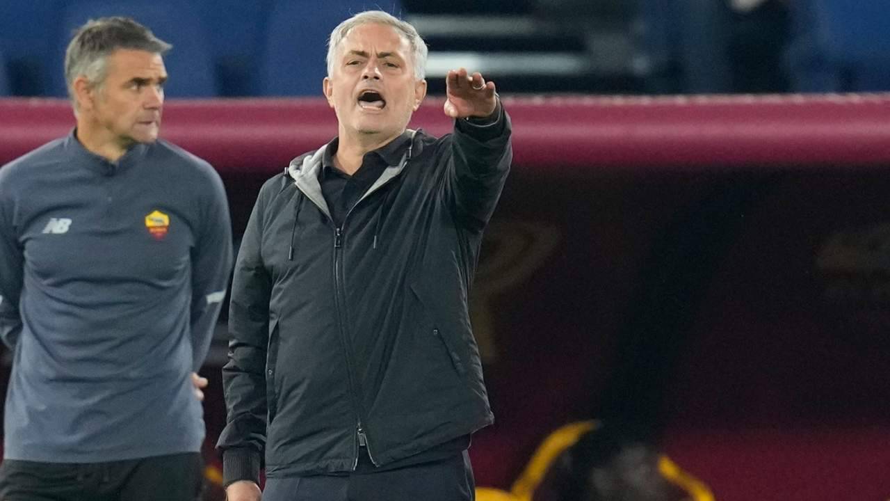 Mourinho contro gli arbitri e la Juventus: il messaggio "social" è virale