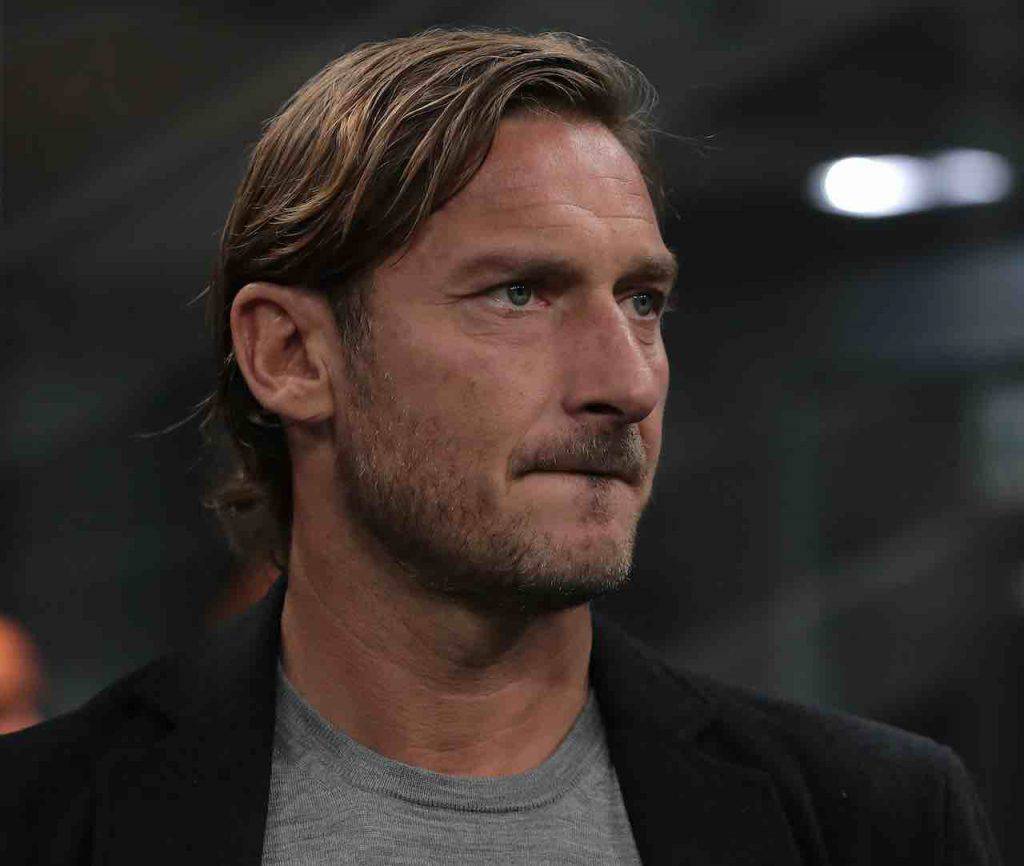 Francesco Totti ritrova l'abbraccio dei tifosi giallorossi (Getty Images)