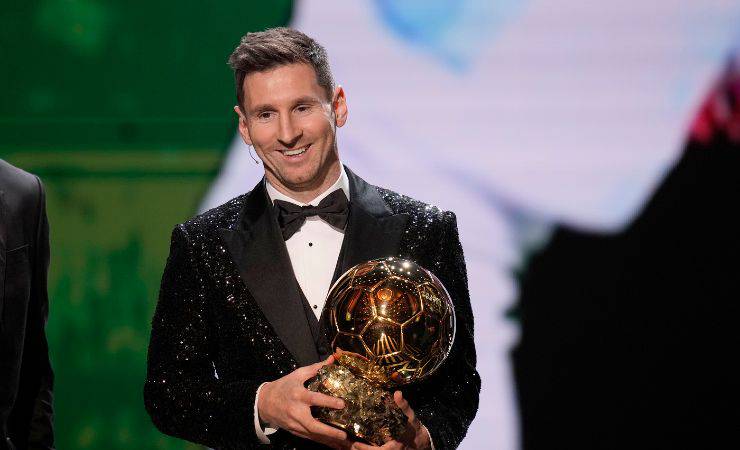 Lionel Messi col Pallone d'Oro