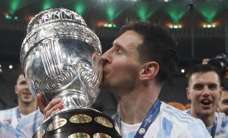 Messi bacia la Copa America