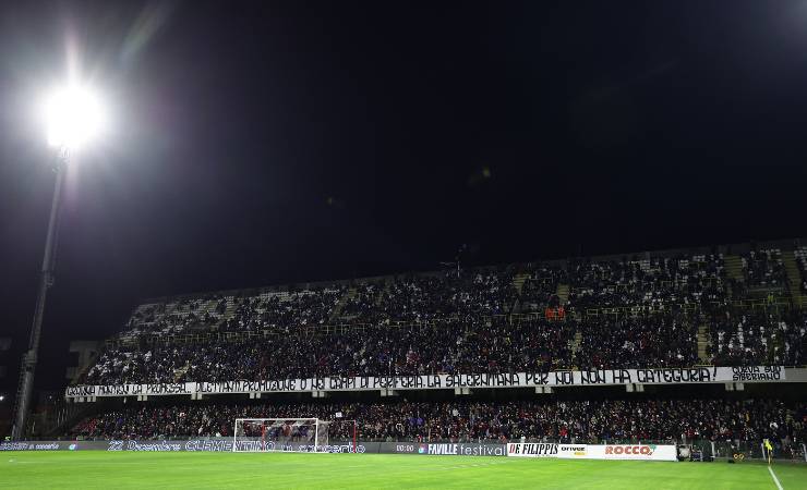 Striscione dei tifosi della Salernitana 