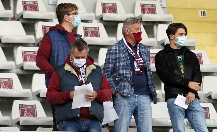 Tifosi-con-le-mascherine-20211223-calciotoday-.jpg