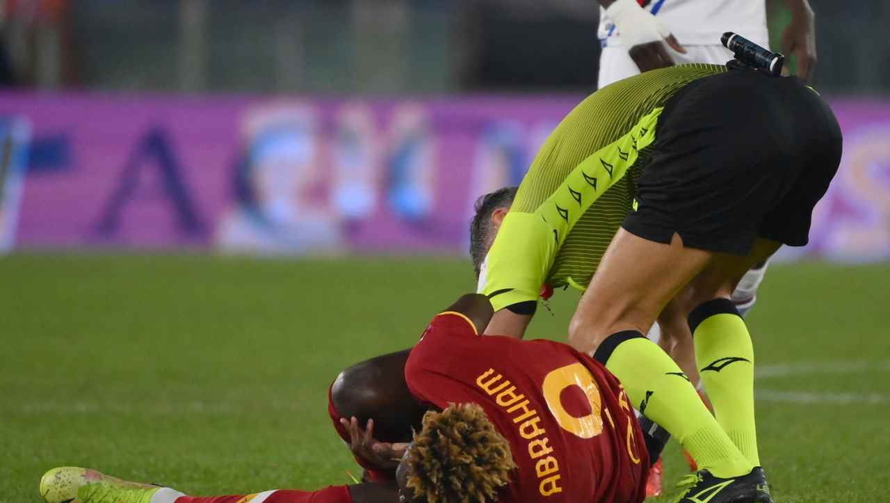Roma-Sampdoria, Abraham esce per infortunio: le condizioni dell'attaccante